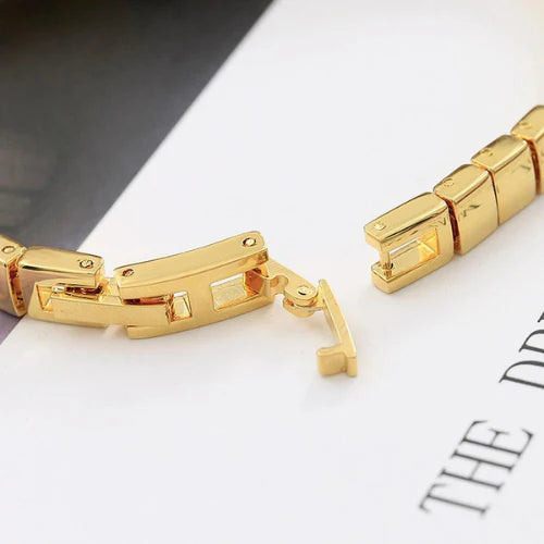 Gold Wristwatch - Reloj de Pulsera de Oro ✨