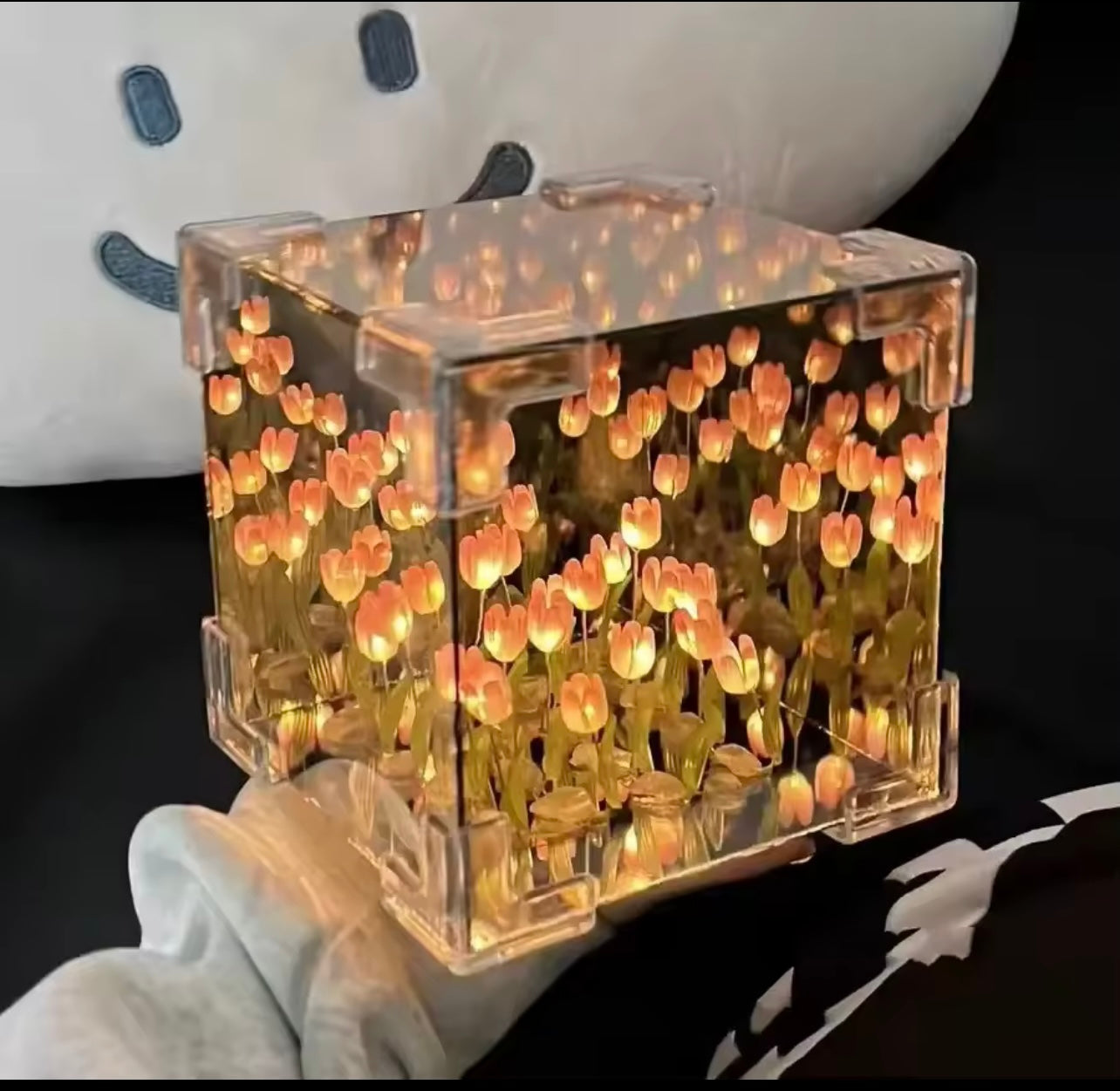 Tulip_Mirage® - Luz de Tulipán: Espejo Infinito Nocturno
